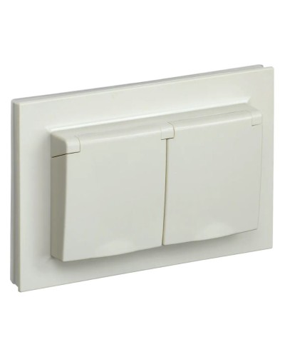 Розетка 2-местная с з/к РСбш12-3-44-БрКр бежевый BRITE (BR-R26-16-44-K10-F). Розетка с заземлением с защитными шторками и крышкой в сборе. IEK в Обнинске